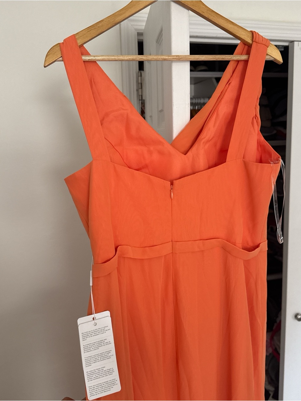 Elegant Orange Sleeveless V-Neck Wedding Dress